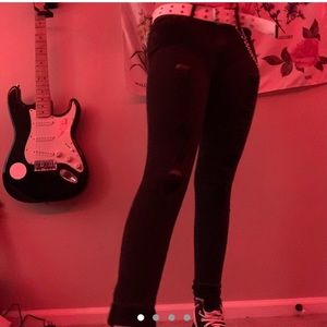 711 skinny black distressed Levis💘 size W27